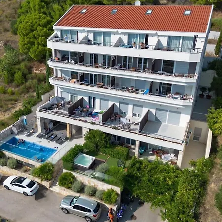 Jolara With Heated Pool